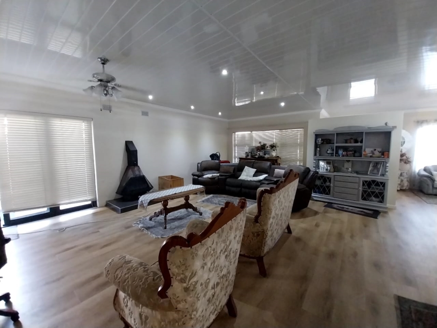 3 Bedroom Property for Sale in Van Riebeeck Park Western Cape